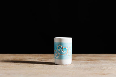 bicchierino mirto artigianale in ceramica sarda realizzato nel laboratorio Terra Sarda Ceramiche a Siniscola