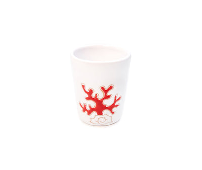 Bicchiere artigianale con corallo rosso in ceramica sarda realizzato nel Laboratorio Terra Sarda Ceramiche a Siniscola